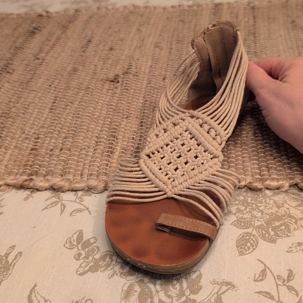 MOSSIMO MACRAMÉ SANDALS SIZE 6 - Picture 2 of 4